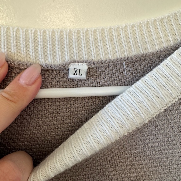 Gray Oversized Crewneck Sweater - Picture 4 of 8